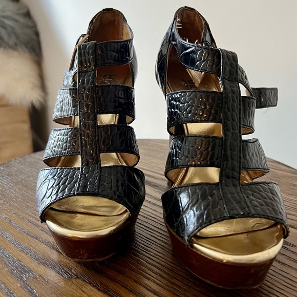 Pre-loved Michael Kors Caged Platform Heels 💃🏻 - Picture 3 of 10